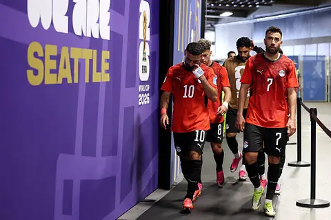 فرحة وحزن وقلق.. كواليس غرفة ملابس منتخب مصر بعد التأهل لدور الـ32 في كأس العالم